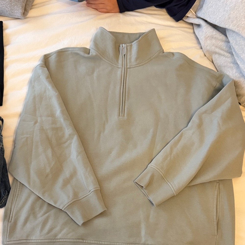 Athleta Women’s never worn Half-Zip Sweatshirt Pullover in Sage